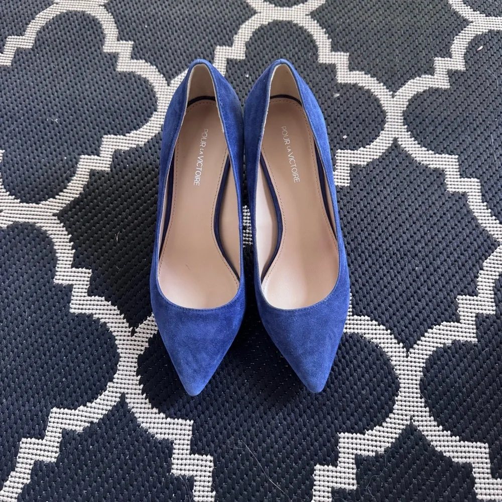Pour La Victoire Navy Suede Block Heels